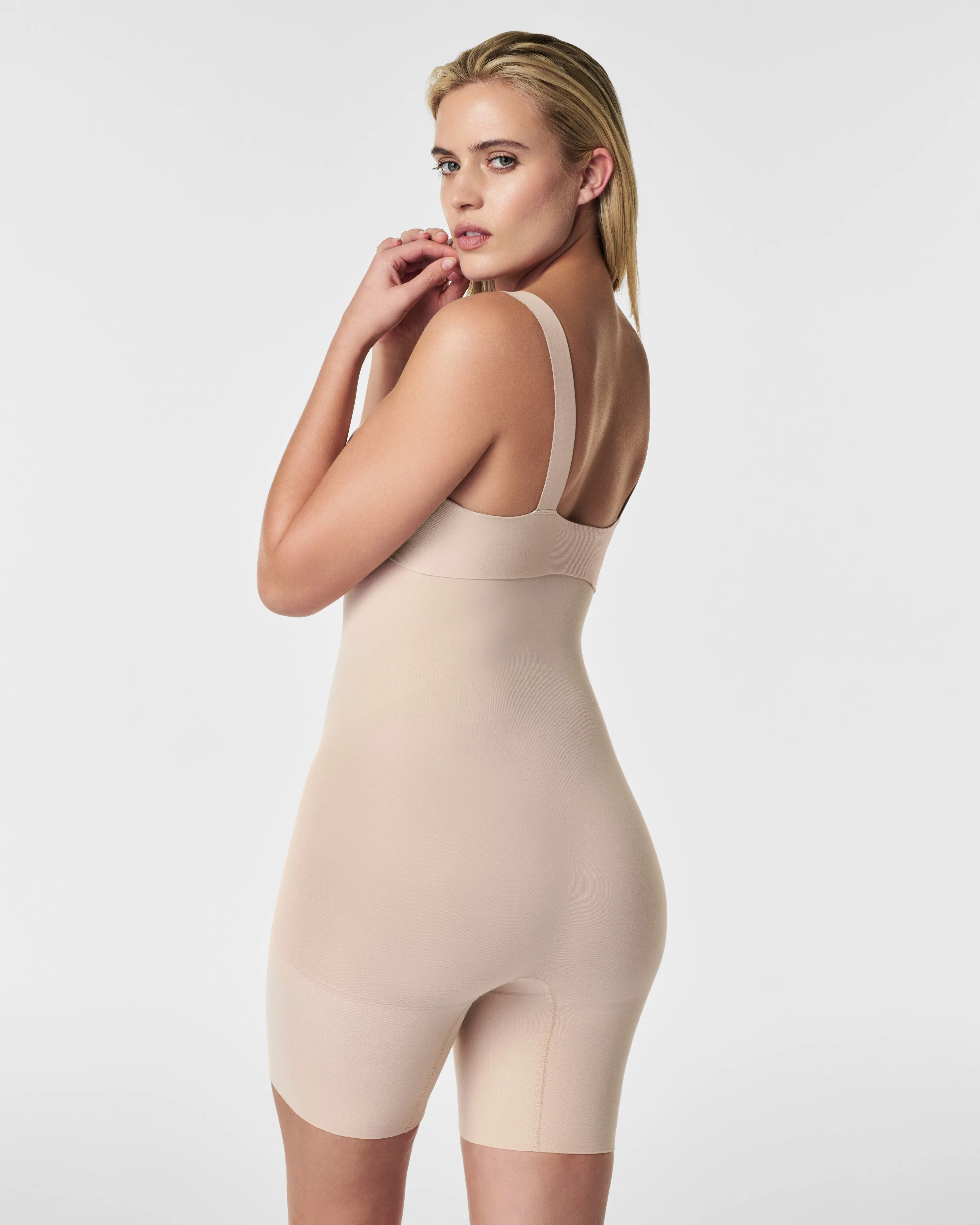 SPANXsculpt™ Seamless Power High-Waisted Mid-Thigh Short