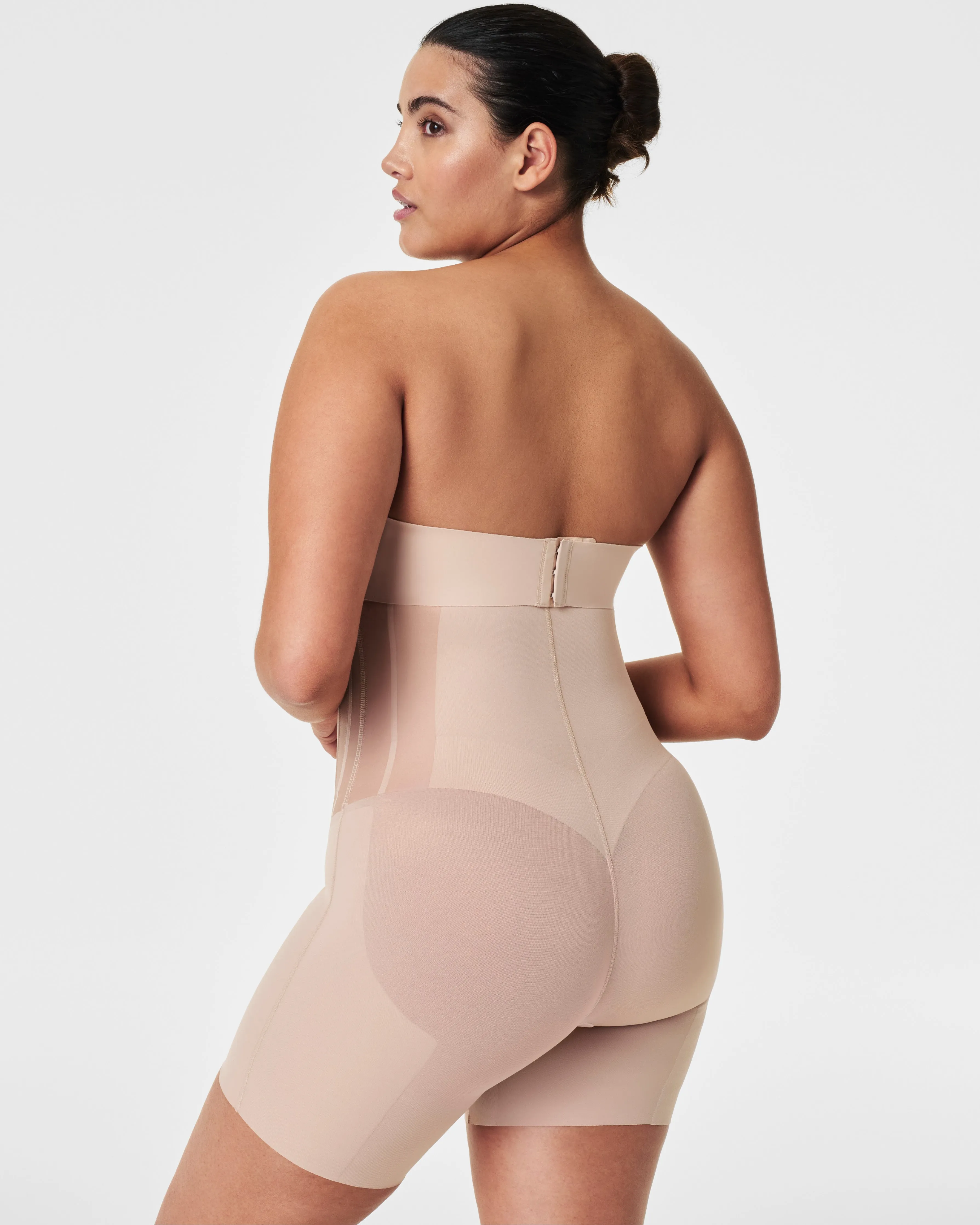SPANXsupersculpt™ TotalContour High-Waisted Mid-Thigh Short