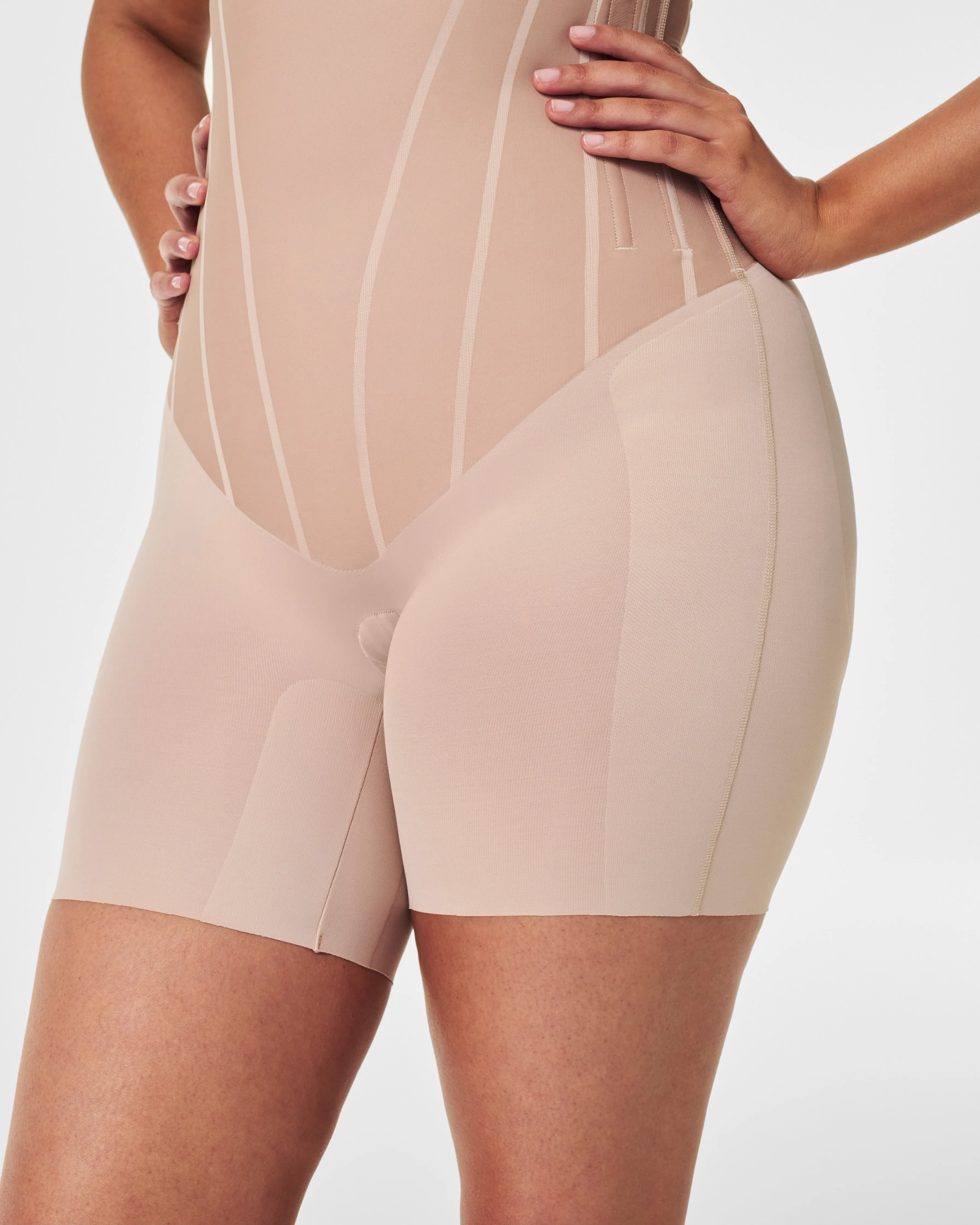 SPANXsupersculpt™ TotalContour High-Waisted Mid-Thigh Short