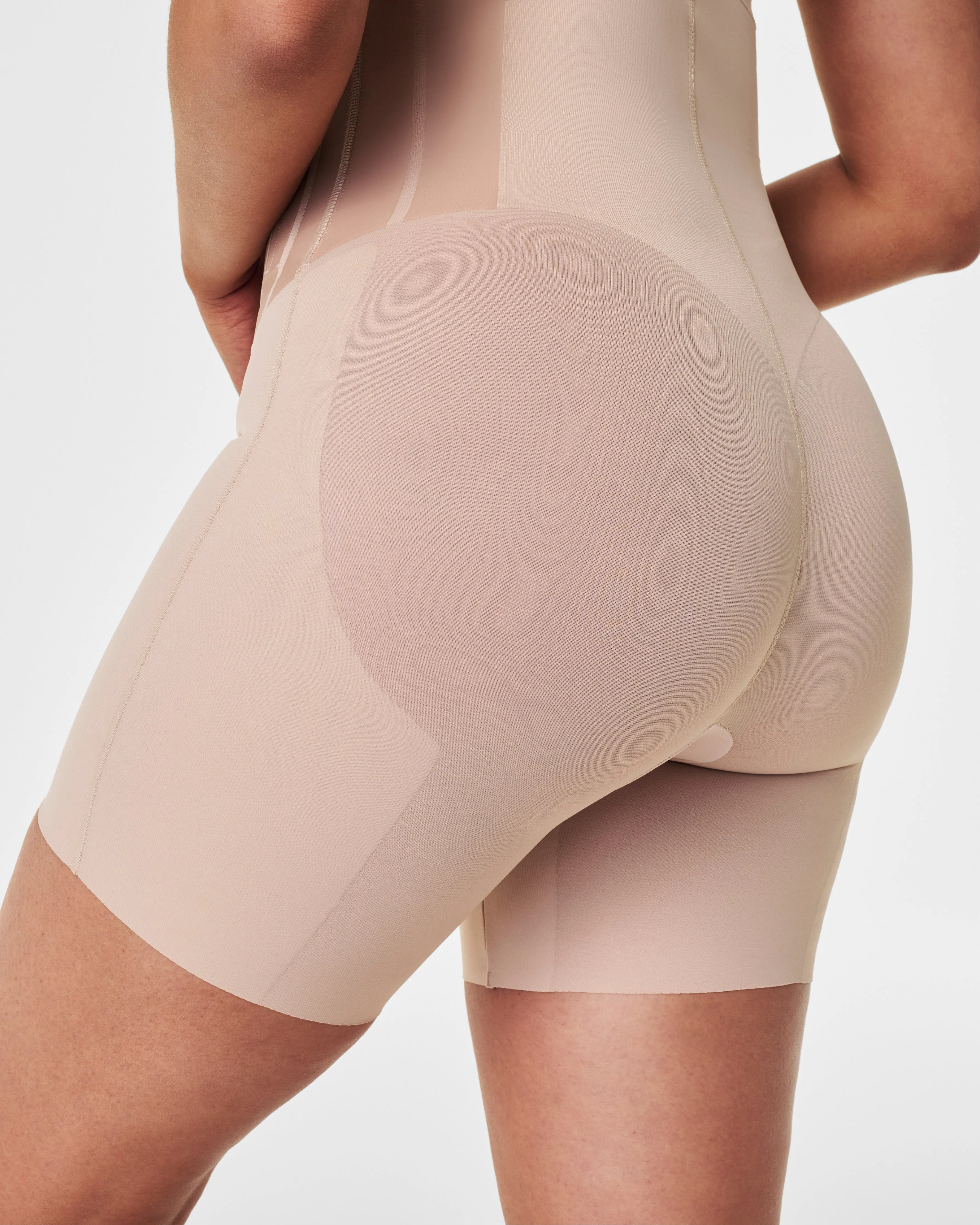 SPANXsupersculpt™ TotalContour High-Waisted Mid-Thigh Short